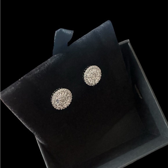 Nine West Watch, Bracelet & Earrings Set 💕 - Picture 4 of 11